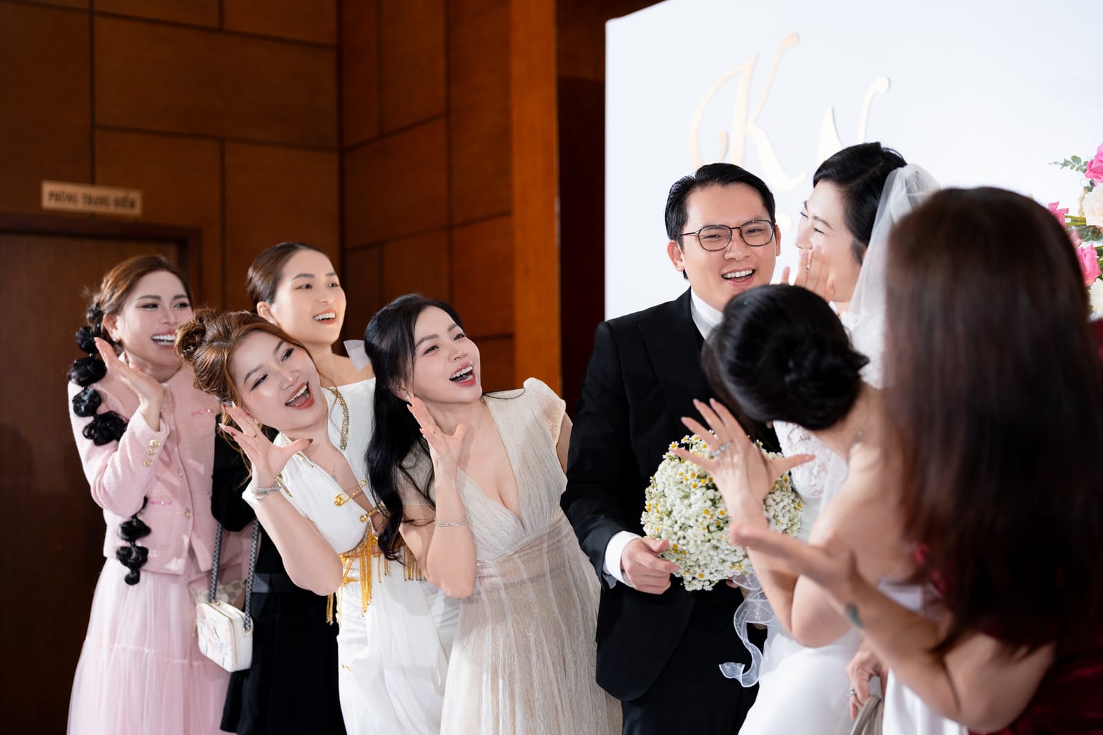 Ảnh cô dâu chú rể — VIE MEDIA